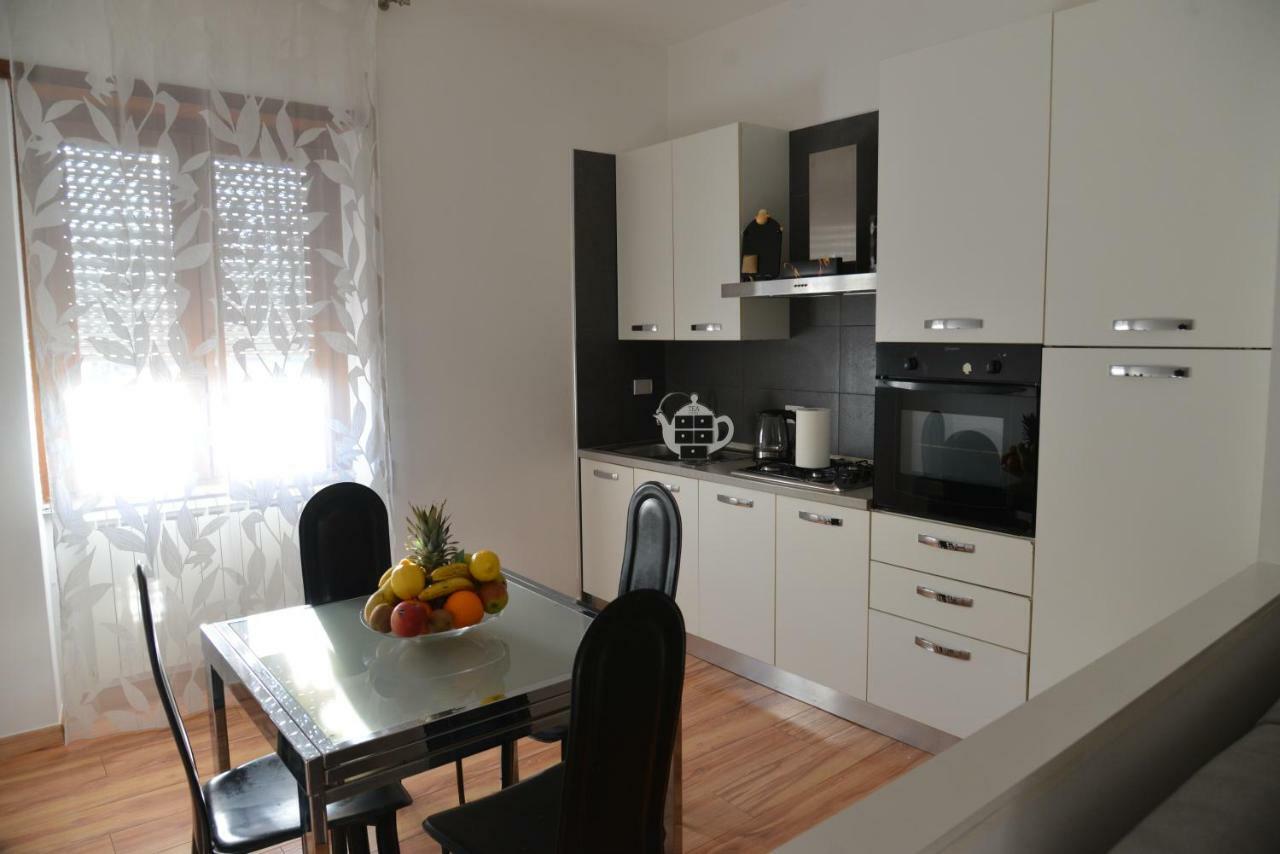 60m² 2 slaapkamer, 1 privé badkamer Appartement in Fiumicino Luchthaven Buitenkant foto