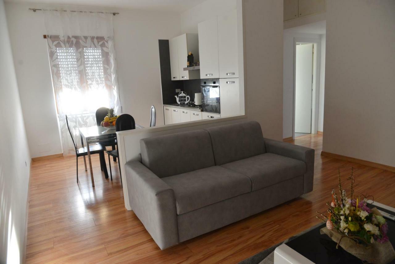 60m² 2 slaapkamer, 1 privé badkamer Appartement in Fiumicino Luchthaven Buitenkant foto