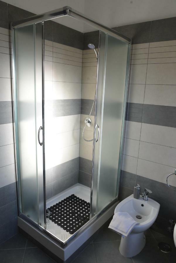 60m² 2 slaapkamer, 1 privé badkamer Appartement in Fiumicino Luchthaven Buitenkant foto