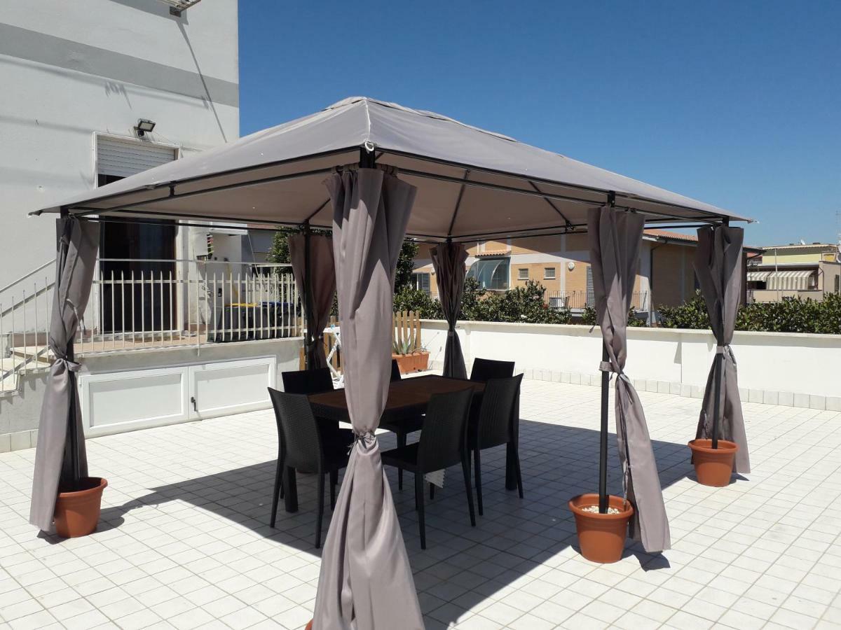 60m² 2 slaapkamer, 1 privé badkamer Appartement in Fiumicino Luchthaven Buitenkant foto