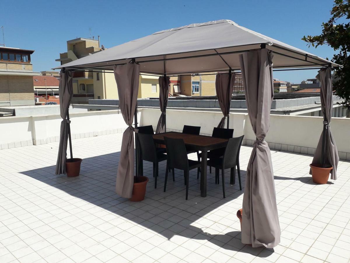 60m² 2 slaapkamer, 1 privé badkamer Appartement in Fiumicino Luchthaven Buitenkant foto
