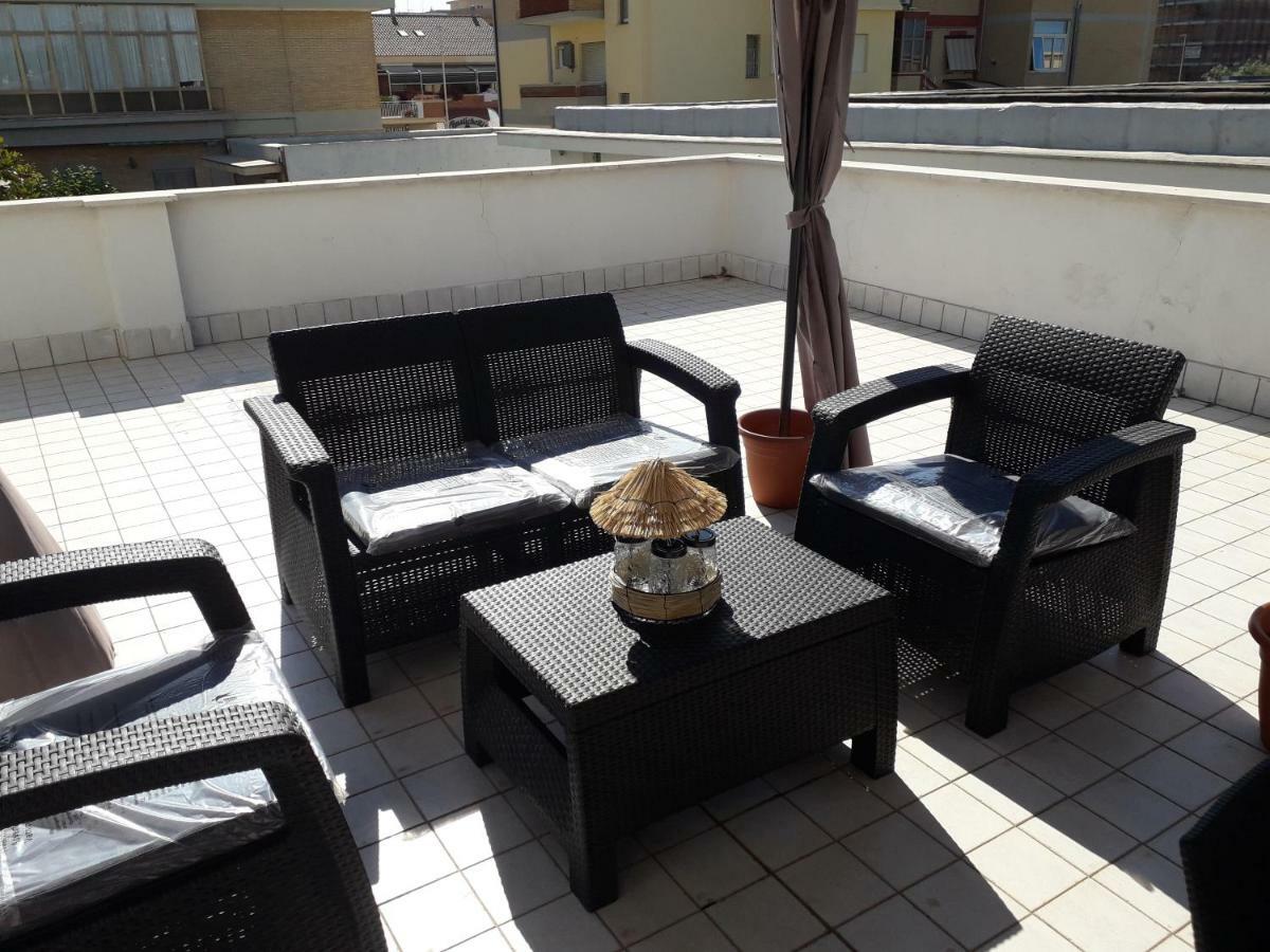 60m² 2 slaapkamer, 1 privé badkamer Appartement in Fiumicino Luchthaven Buitenkant foto